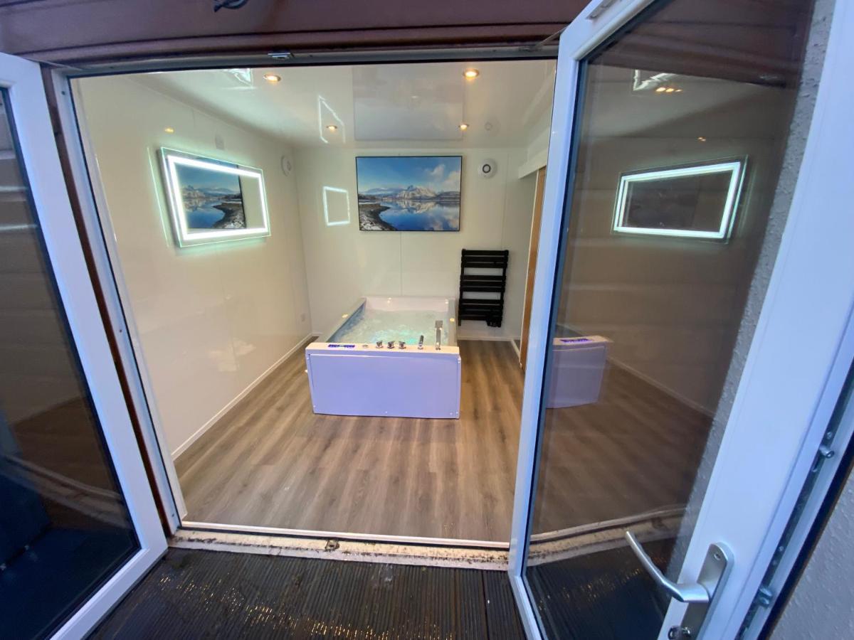Highland Stays - Ben View Room & Jacuzzi Bath فورت ويليام المظهر الخارجي الصورة